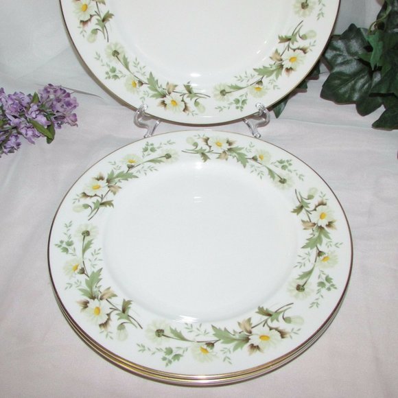 4 ROYAL DOULTON Clairmont Dinner Plates TC1033 English Translucent China Lot - Picture 4 of 8